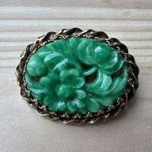 VTG Brooch Pin 2" Hand Carved Art Glass Green Flowers‎ Oval Gold Tone Japan MCM